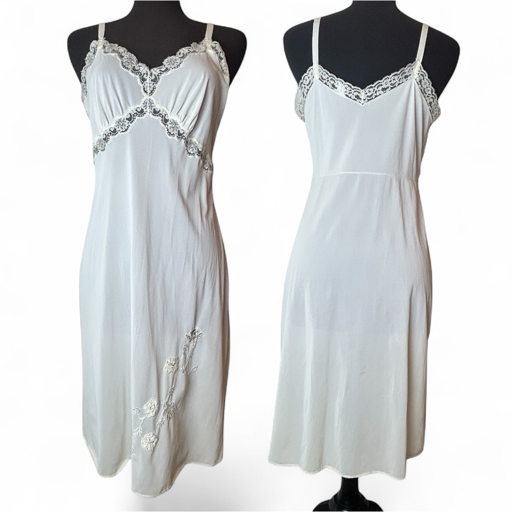 Nylon Tri-Cut Youth form Lingerie Size 36 S/M, Lace Bralette with Unique Details